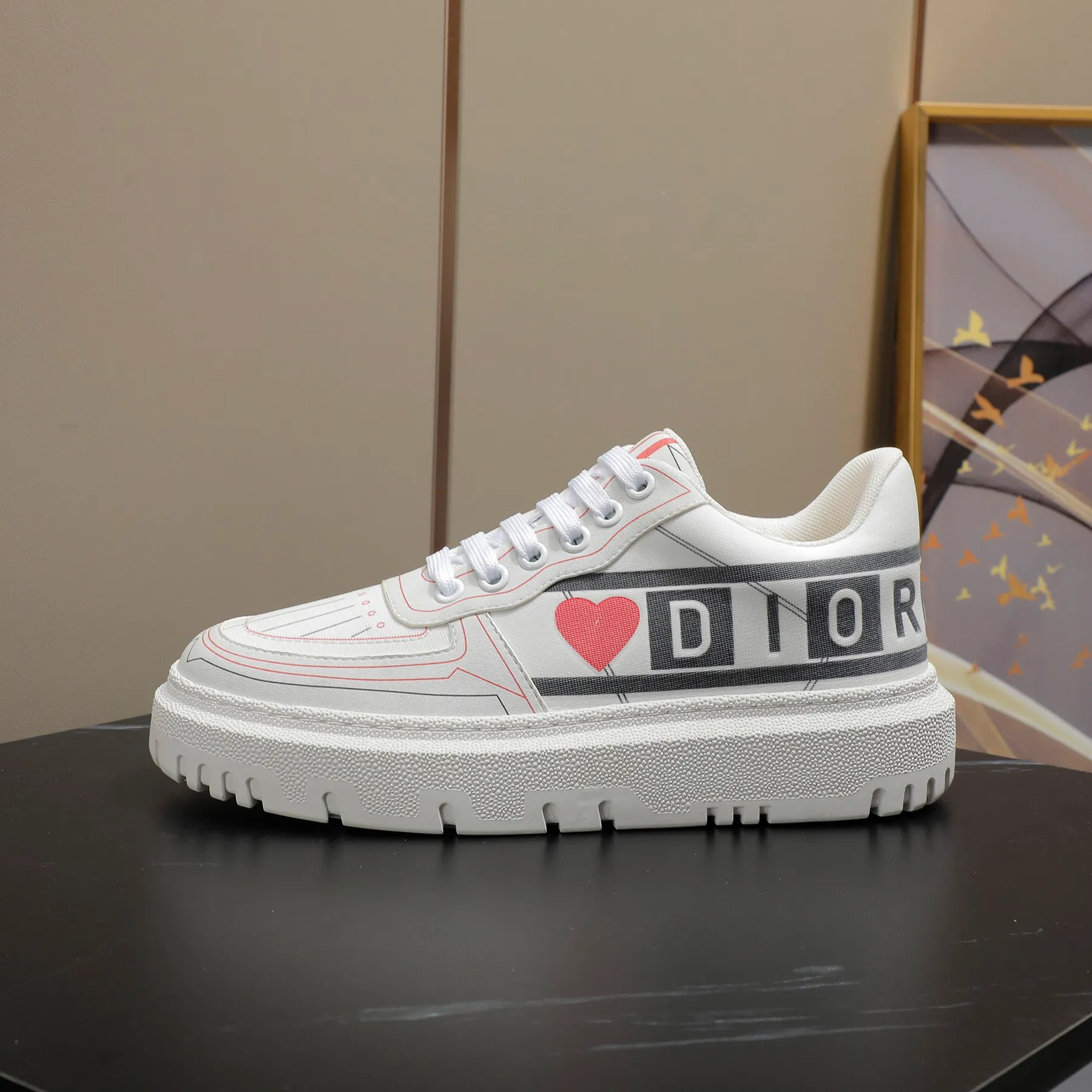 👟👟Ex-factory price 460👟👟 2021ssDior casual white shoes, the same style as the ready-to-wear series 1️⃣Original mold opening 2️⃣Original cowhide➕Breathable mesh lining 3️⃣TPU evacuation outsole 4️⃣Injected latex sheepskin feet 5️⃣Full package at the counter Code number 35-40 (41 can be customized)